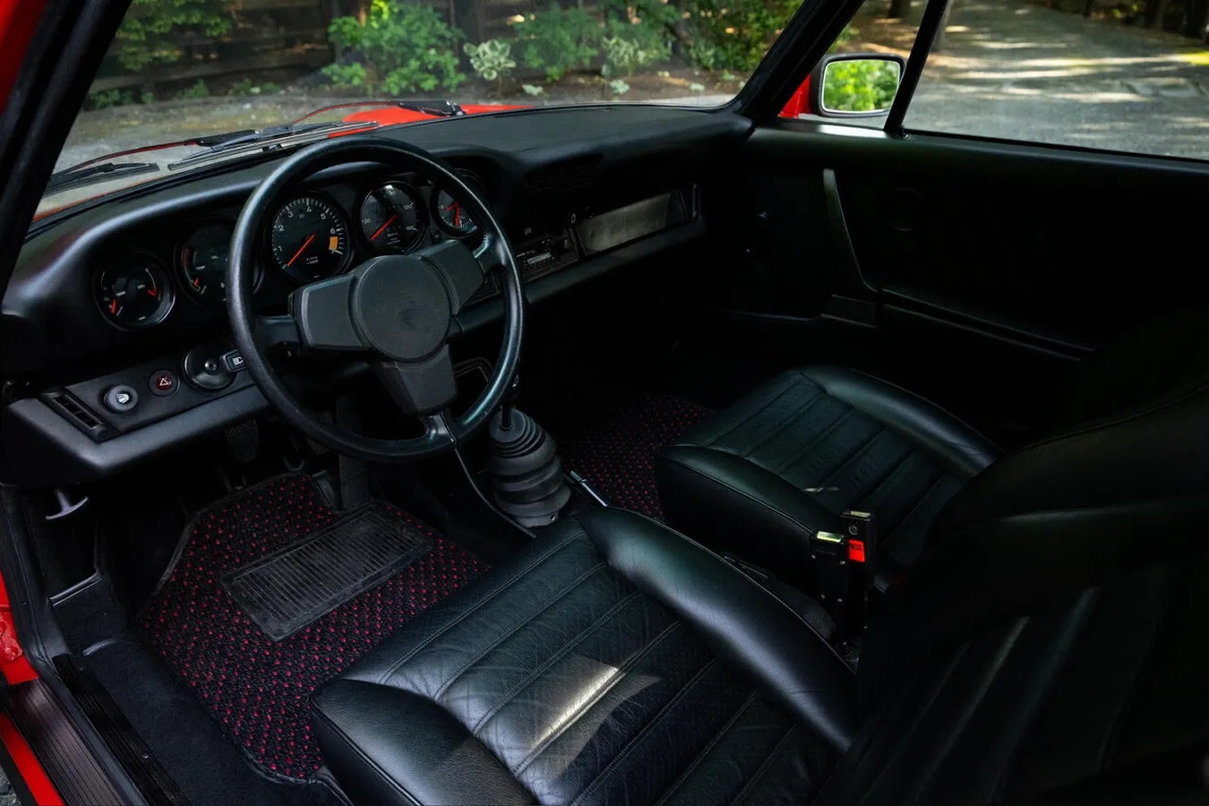 Porsche-911sc-1979-Guards-Red-Black-12