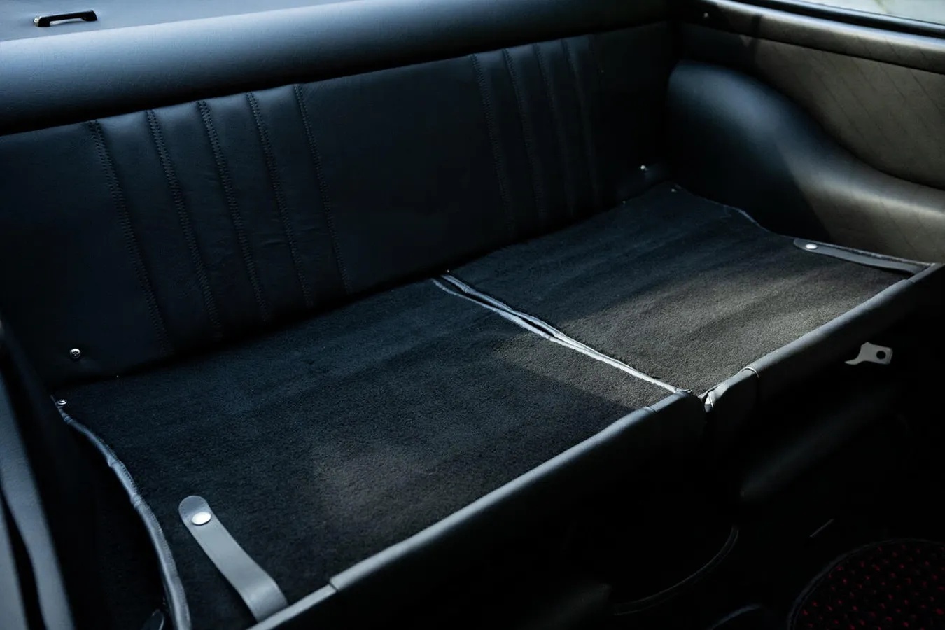 Porsche-911sc-1979-Guards-Red-Black-14