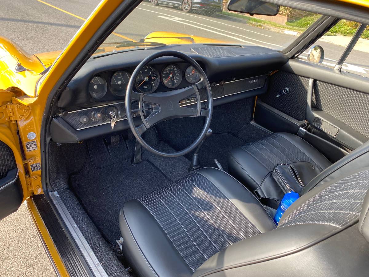 Porsche-912-1969-yellow-10