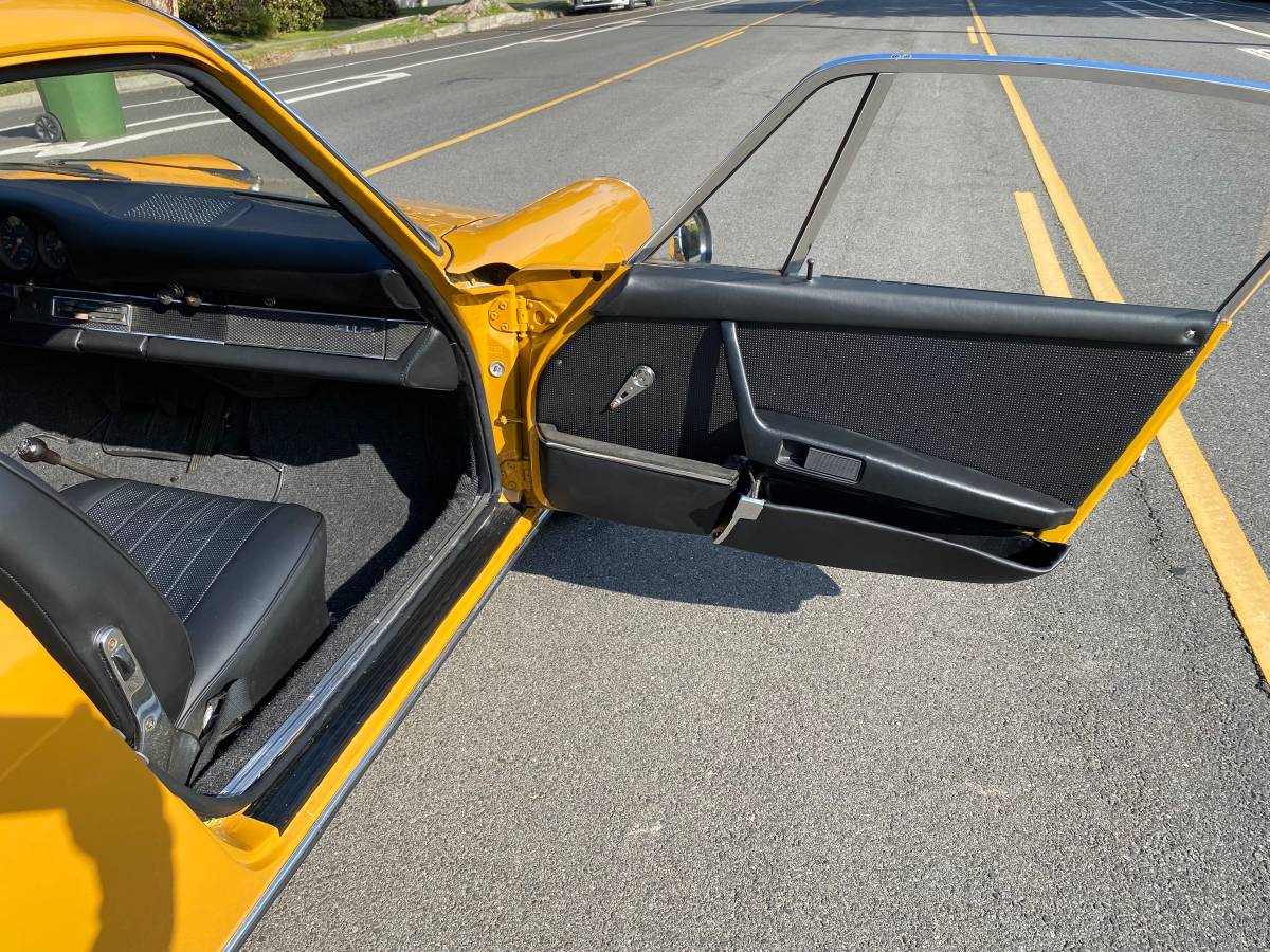 Porsche-912-1969-yellow-21