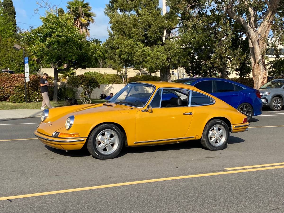 Porsche-912-1969-yellow-3