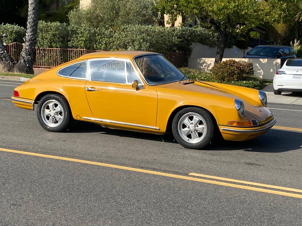 Porsche-912-1969-yellow-5
