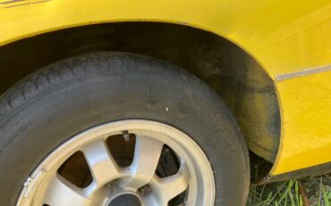 Porsche-924-1976-yellow-10