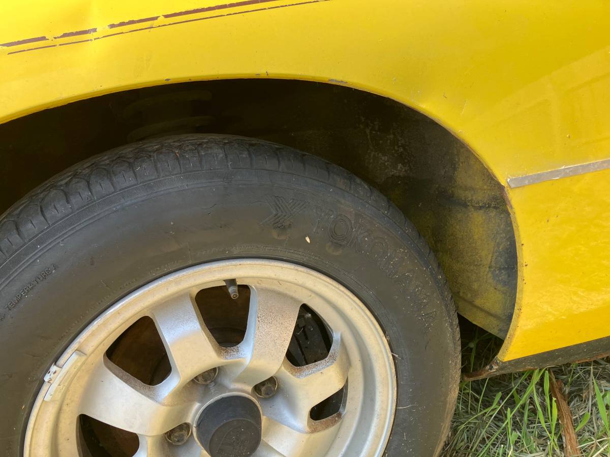 Porsche-924-1976-yellow-10