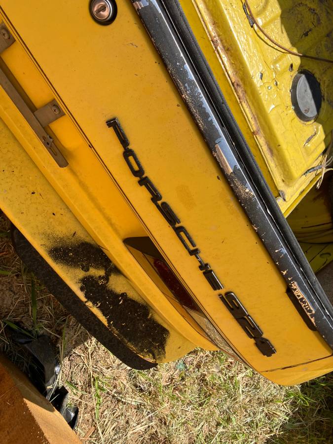 Porsche-924-1976-yellow-15