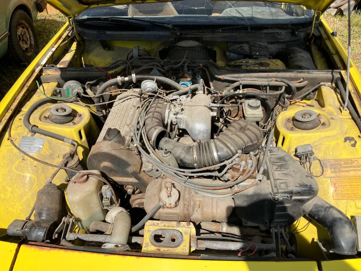 Porsche-924-1976-yellow-17