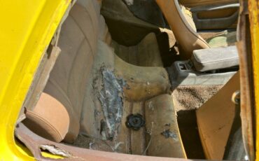 Porsche-924-1976-yellow-18