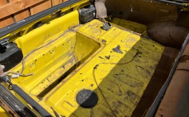 Porsche-924-1976-yellow-7