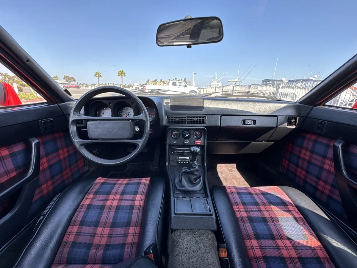 Porsche-924-1979-Guards-Red-Tartan-Red-11