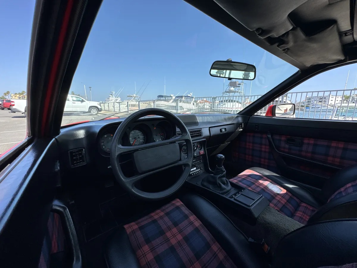 Porsche-924-1979-Guards-Red-Tartan-Red-12