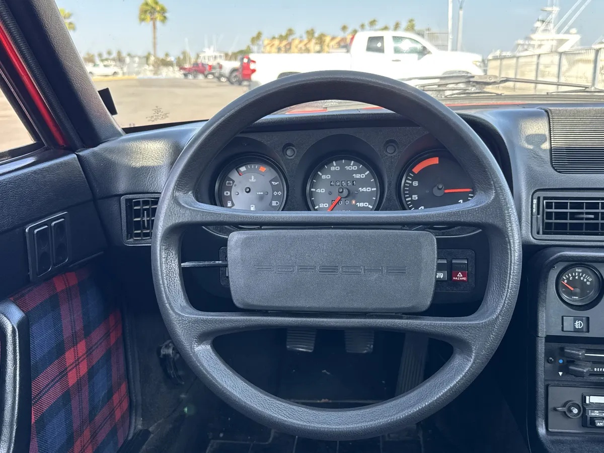 Porsche-924-1979-Guards-Red-Tartan-Red-13