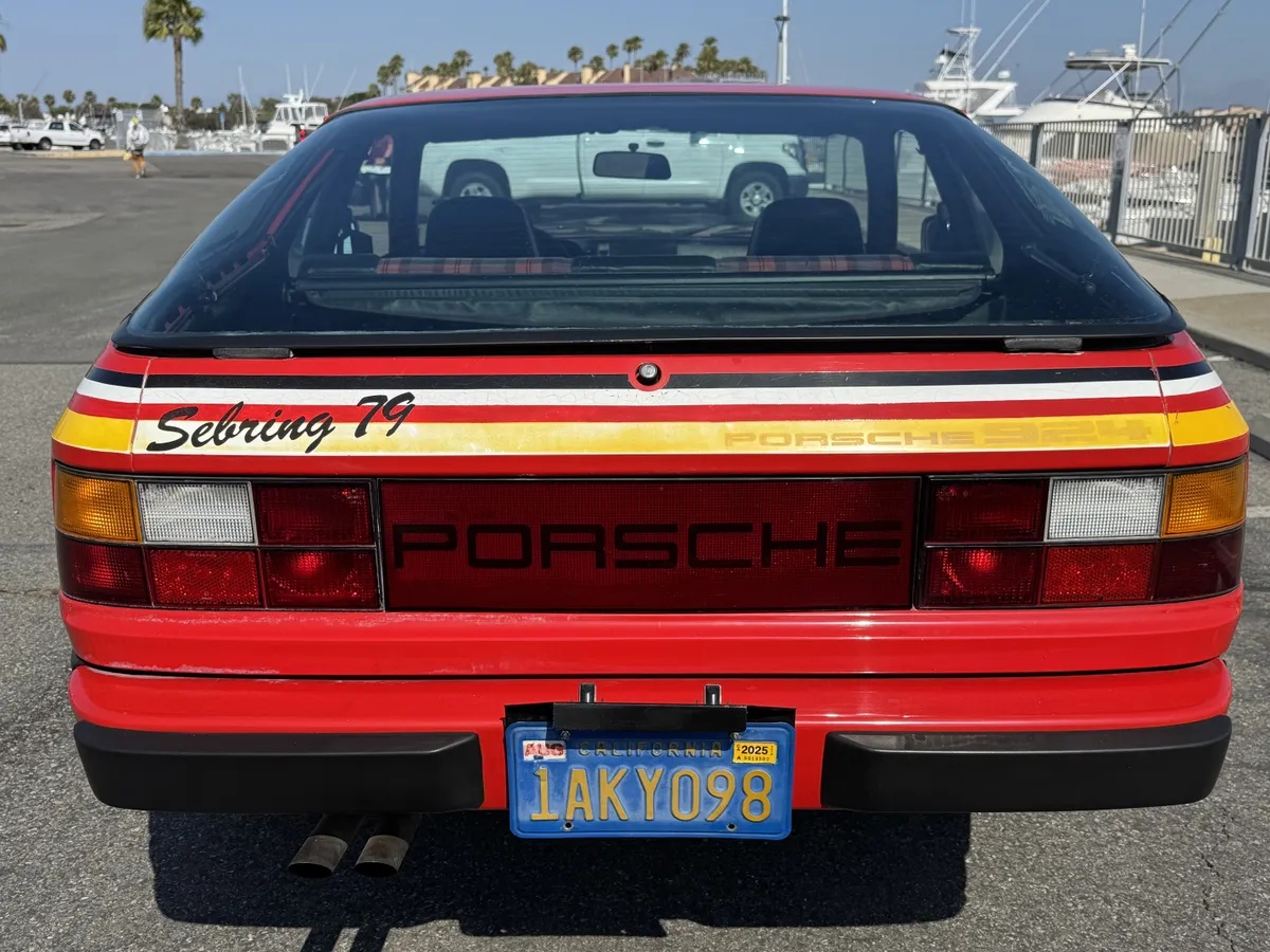 Porsche-924-1979-Guards-Red-Tartan-Red-17