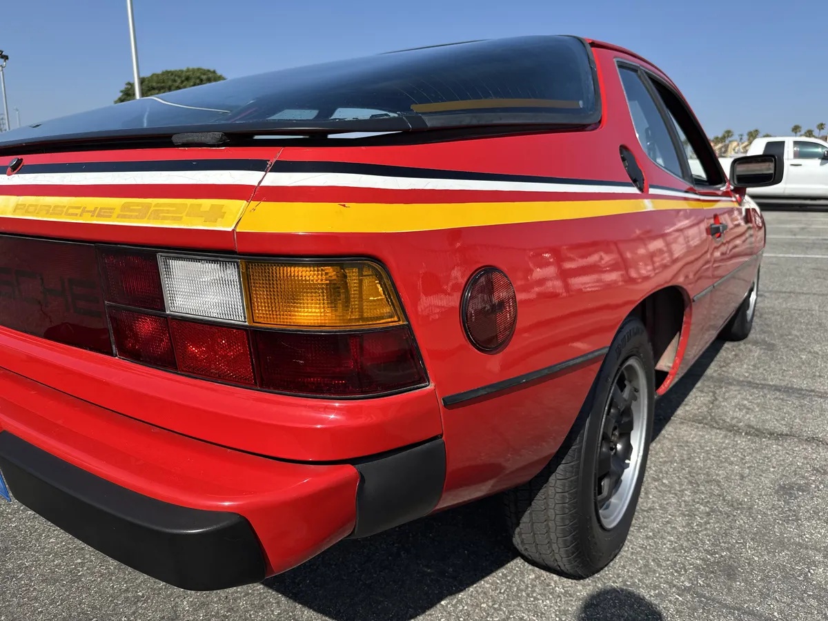 Porsche-924-1979-Guards-Red-Tartan-Red-3