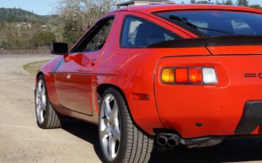 Porsche-924-1985-red-10