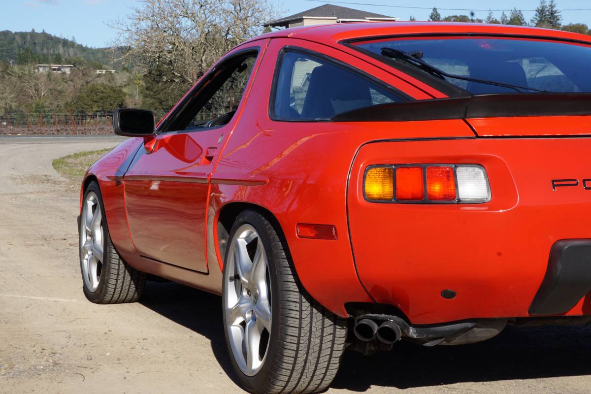 Porsche-924-1985-red-27