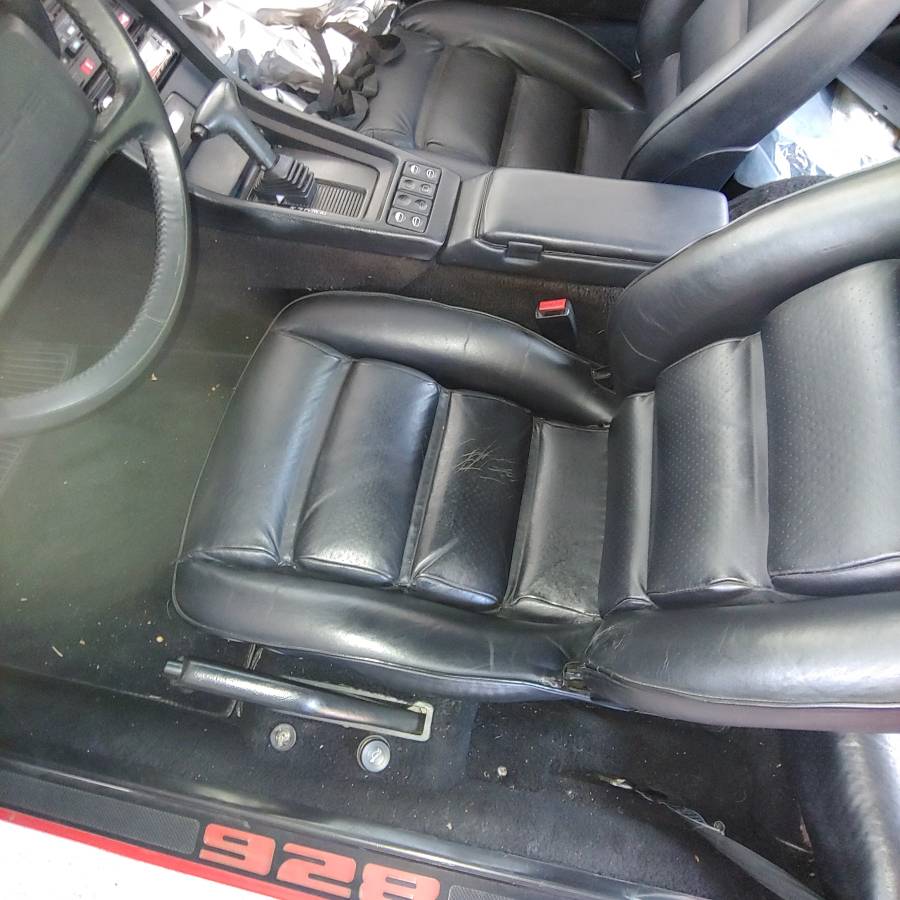 Porsche-924-1985-red-32
