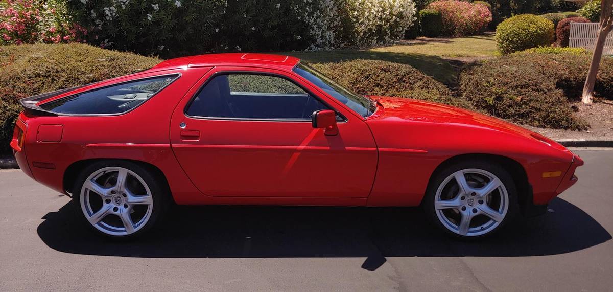 Porsche-924-1985-red