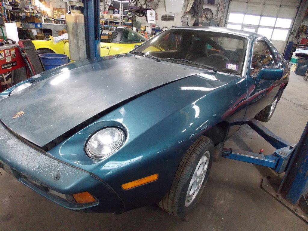 Porsche-928-1980-green-15
