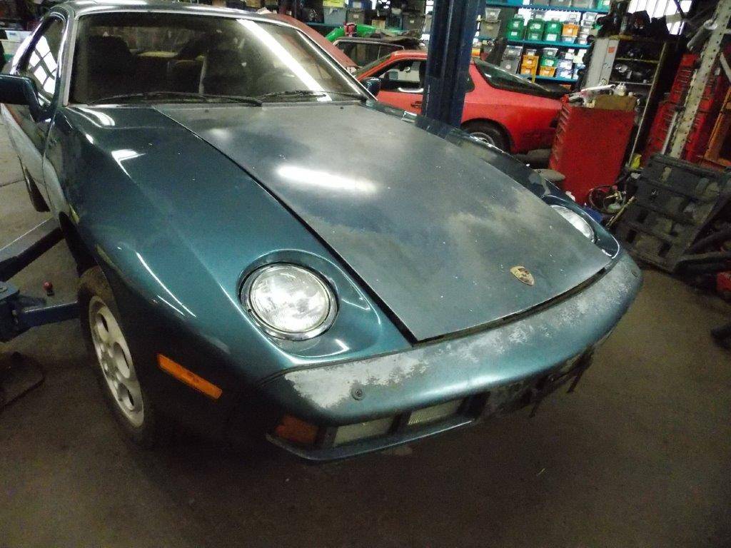Porsche-928-1980-green-18