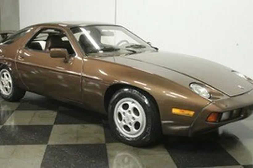 Porsche-928-1982-3