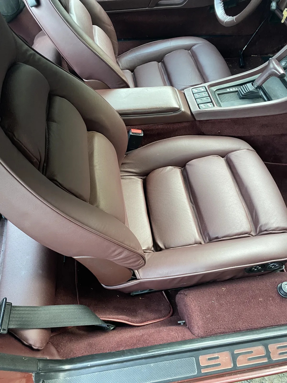 Porsche-928-1986-Burgundy-Burgundy-12