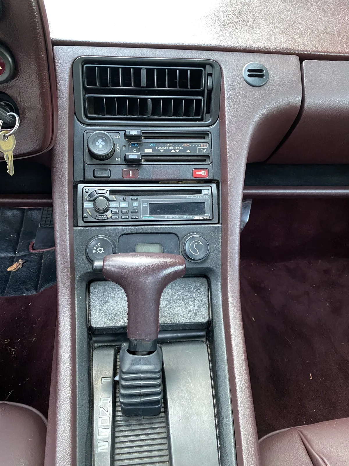 Porsche-928-1986-Burgundy-Burgundy-15