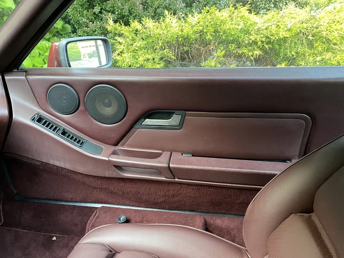 Porsche-928-1986-Burgundy-Burgundy-18