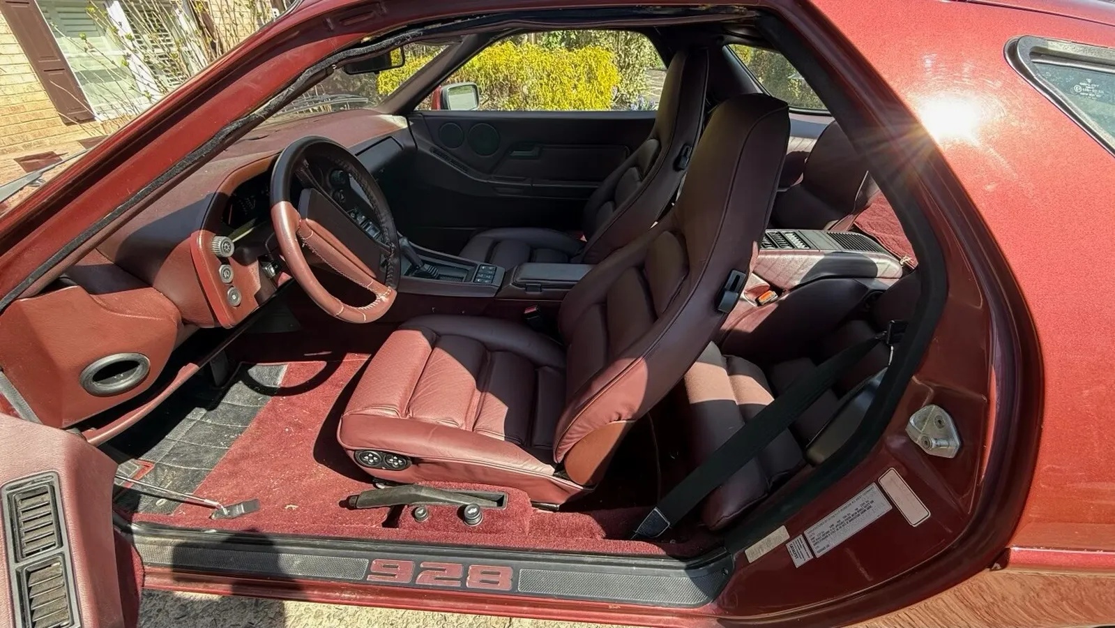 Porsche-928-1986-Burgundy-Burgundy-3