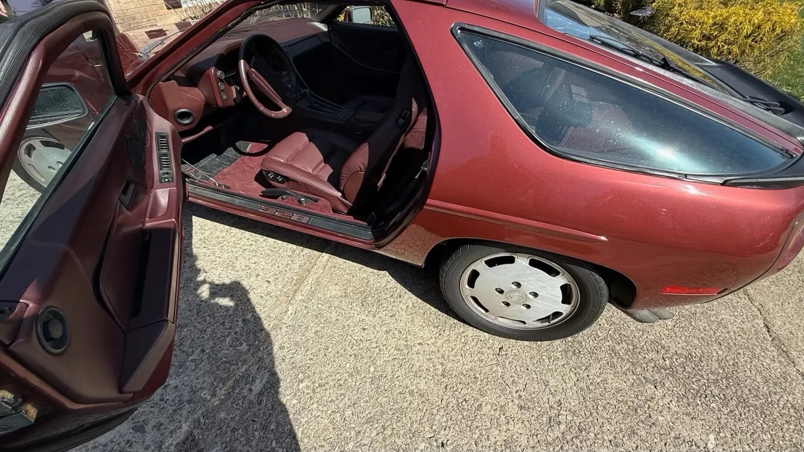 Porsche-928-1986-Burgundy-Burgundy-4