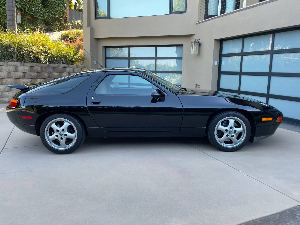 Porsche-928-gts-1994-black-1