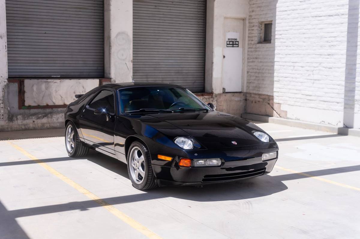 Porsche-928-gts-1994-black-24