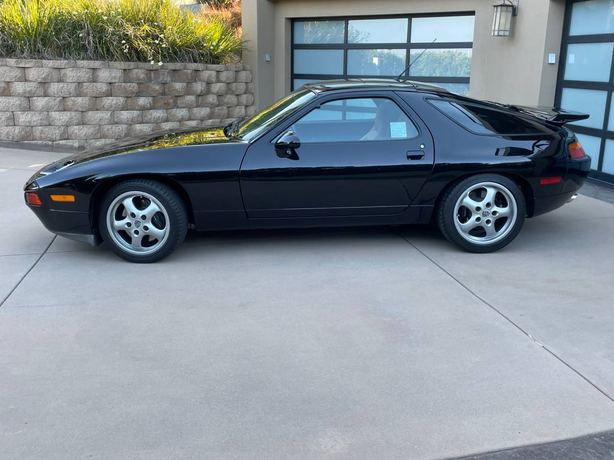 Porsche-928-gts-1994-black-3