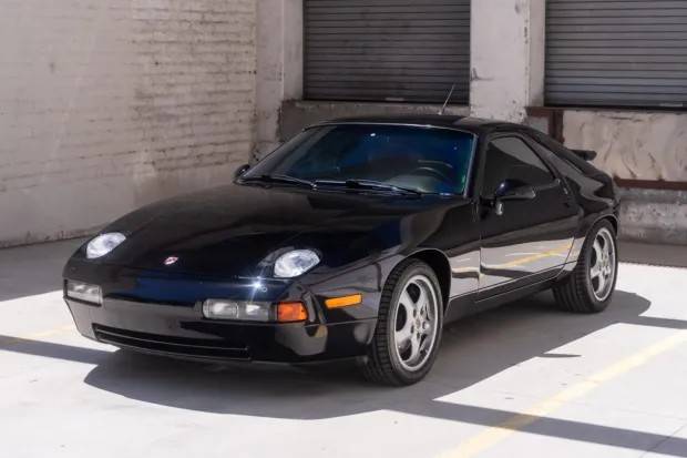 Porsche-928-gts-1994-black-3