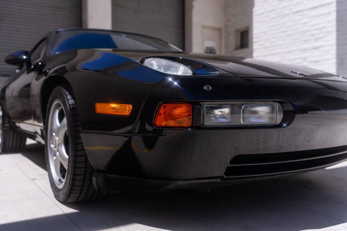 Porsche-928-gts-1994-black-32