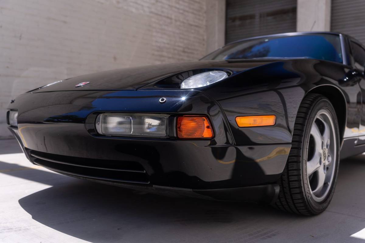 Porsche-928-gts-1994-black-33