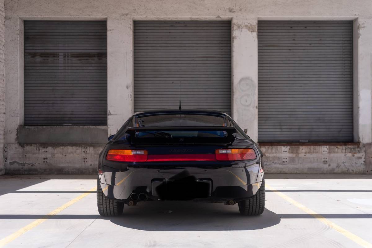 Porsche-928-gts-1994-black-52