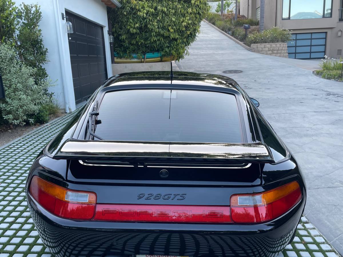 Porsche-928-gts-1994-black-9