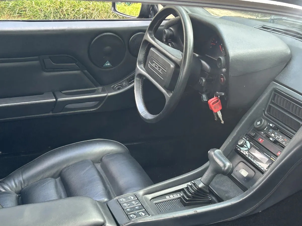 Porsche-928s-1984-Black-Black-10