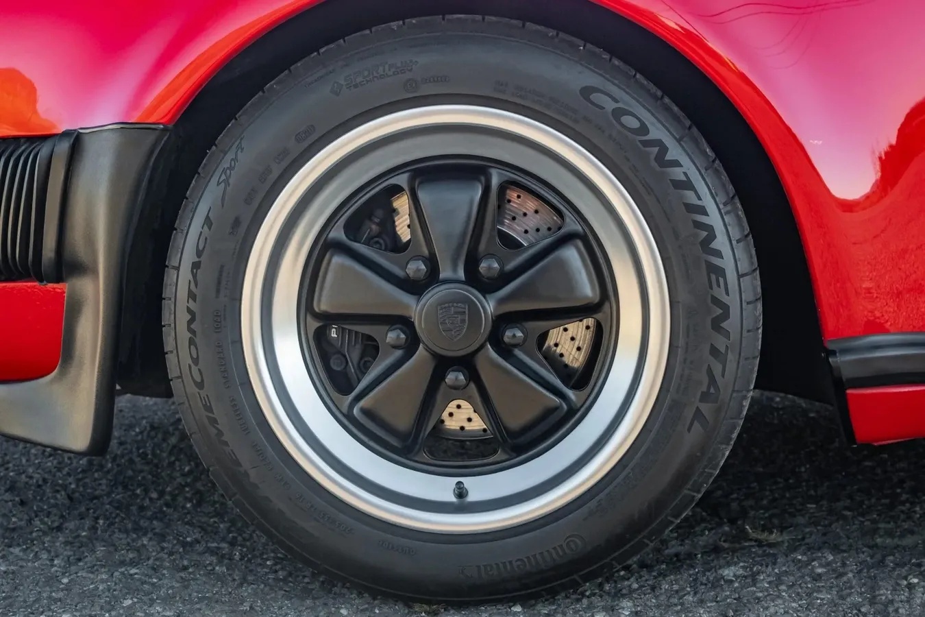 Porsche-930-1979-Guards-Red-Black-1