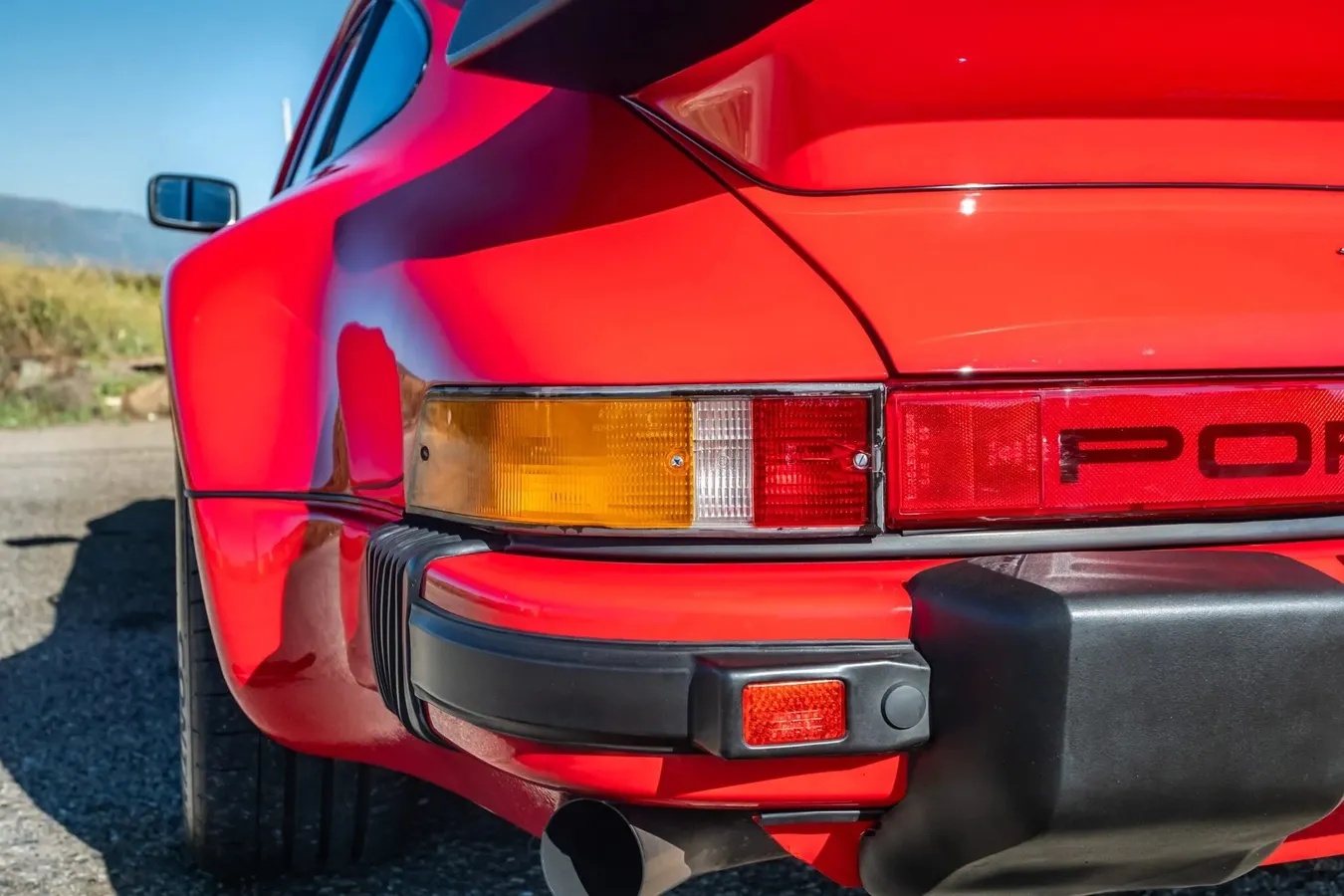 Porsche-930-1979-Guards-Red-Black-10