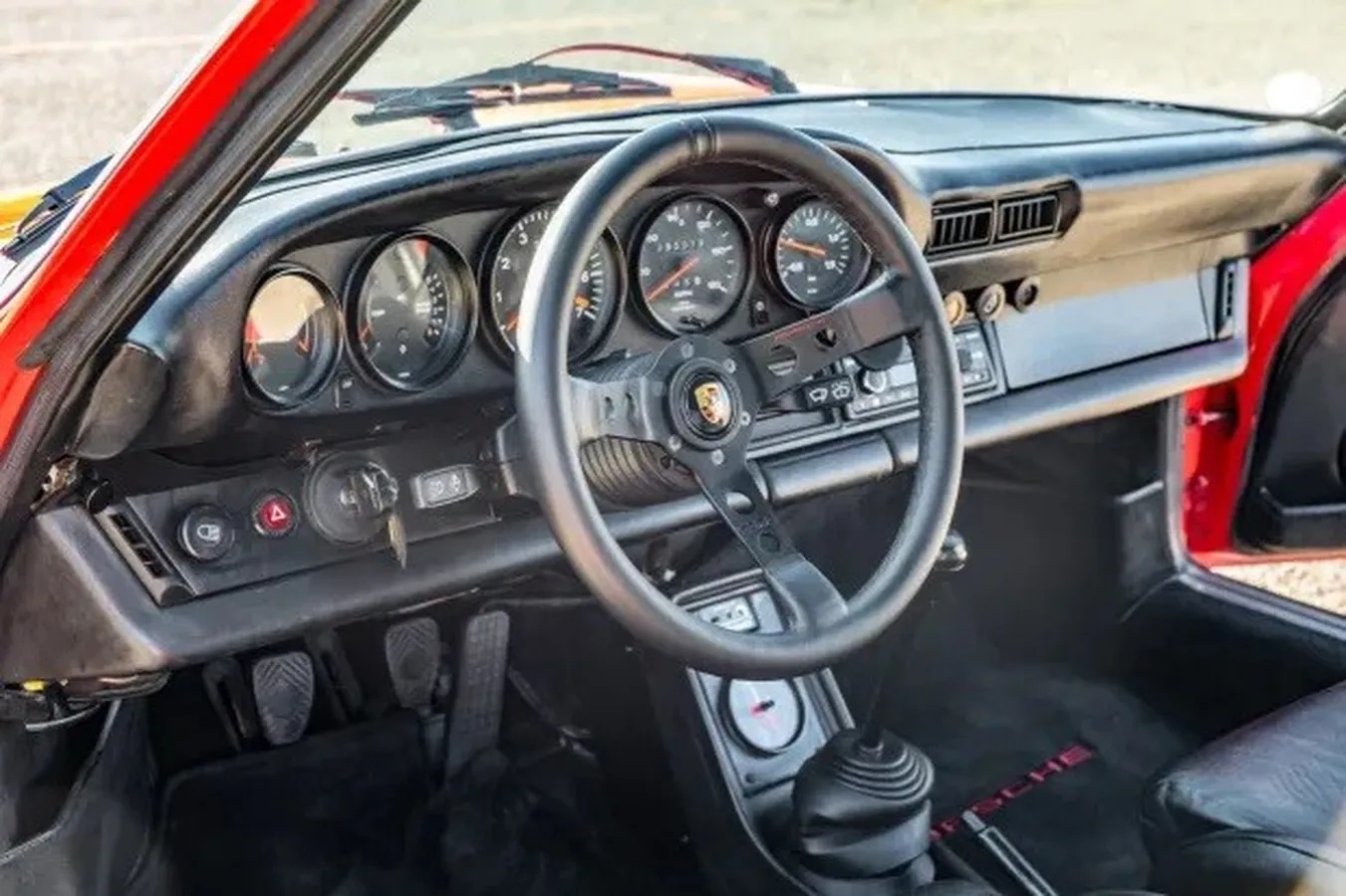Porsche-930-1979-Guards-Red-Black-11
