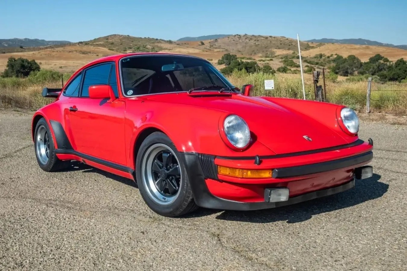 Porsche-930-1979-Guards-Red-Black-14