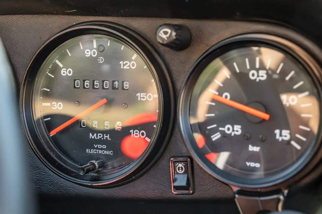 Porsche-930-1979-Guards-Red-Black-3