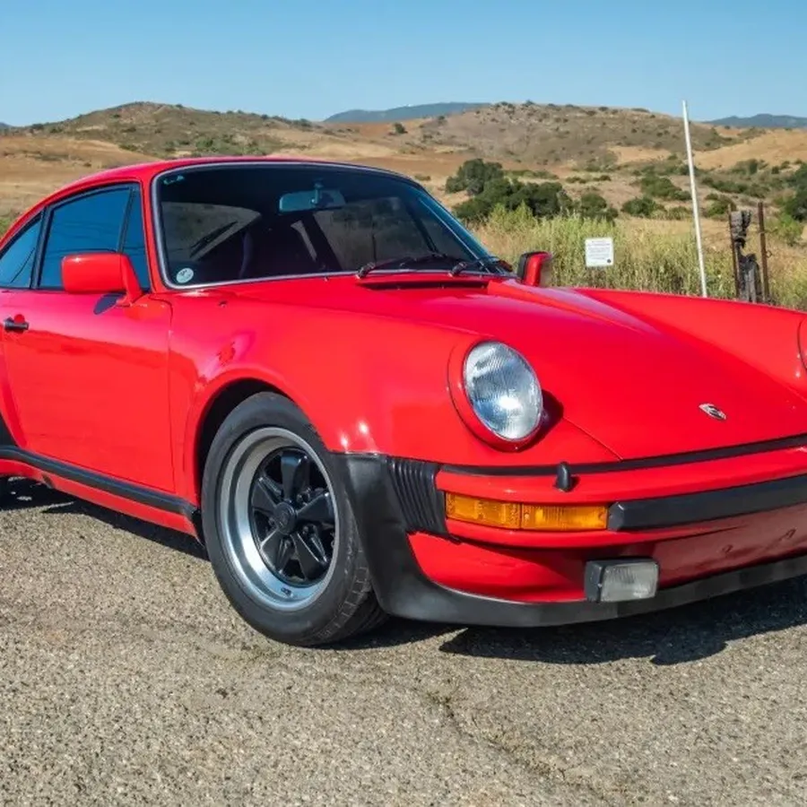 Porsche-930-1979-Guards-Red-Black-3