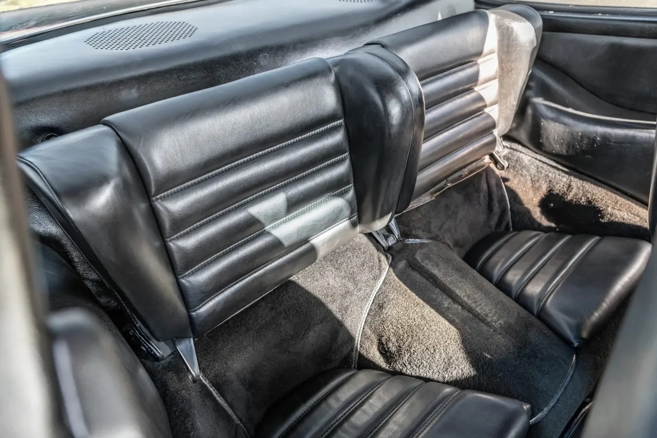 Porsche-930-1979-Guards-Red-Black-6