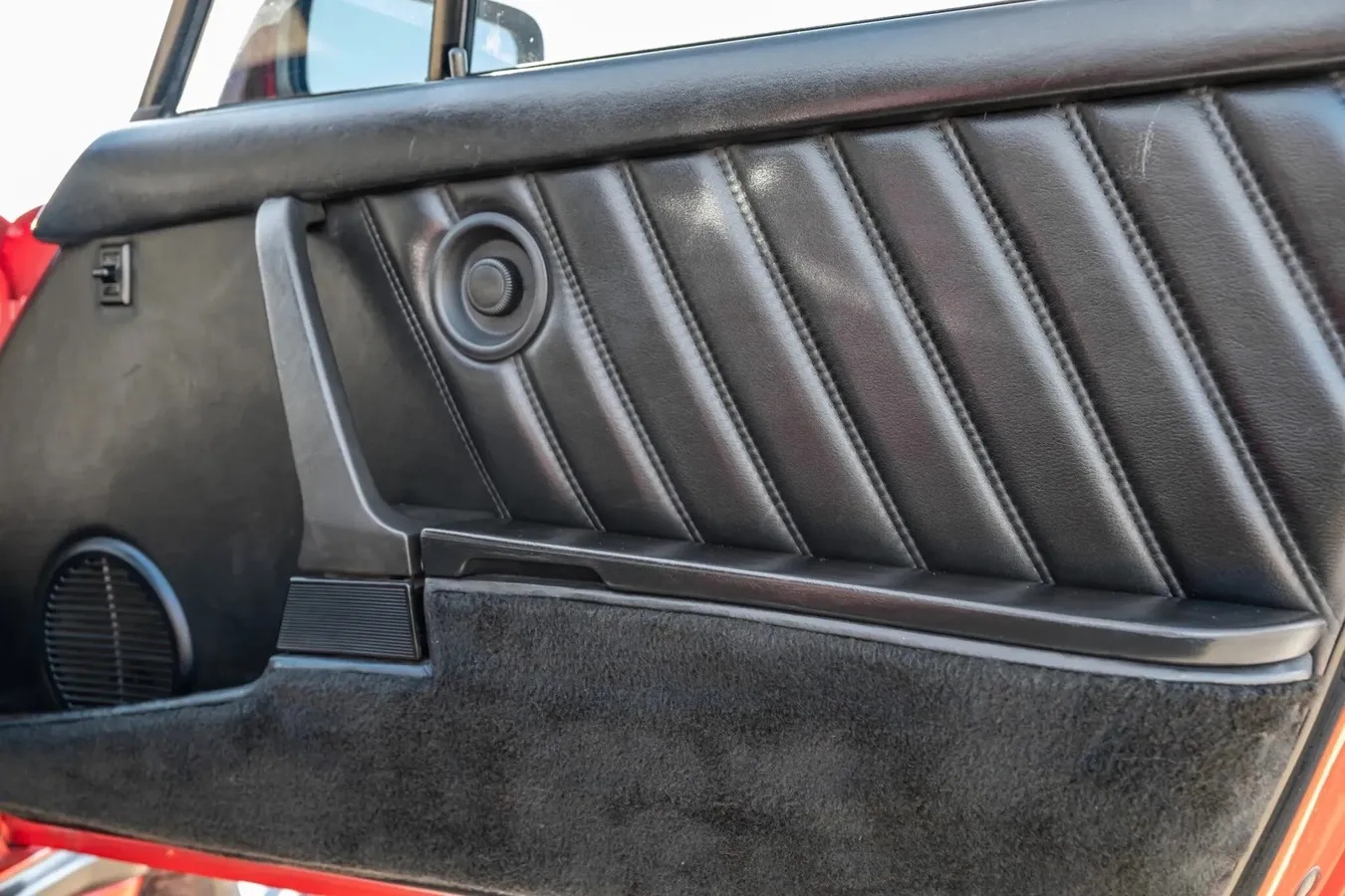 Porsche-930-1979-Guards-Red-Black-7