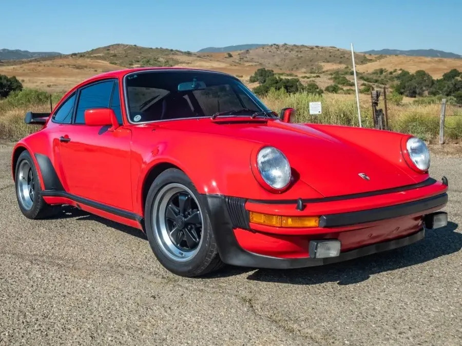Porsche-930-1979-Guards-Red-Black