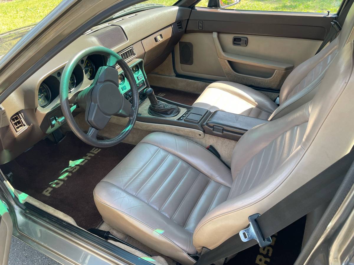Porsche-944-1983-brown-13
