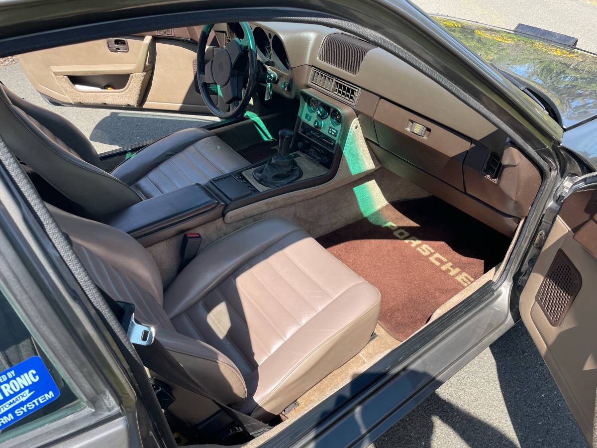 Porsche-944-1983-brown-17