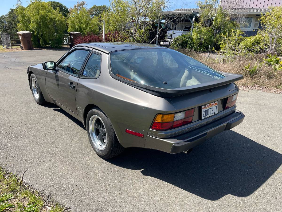 Porsche-944-1983-brown-20